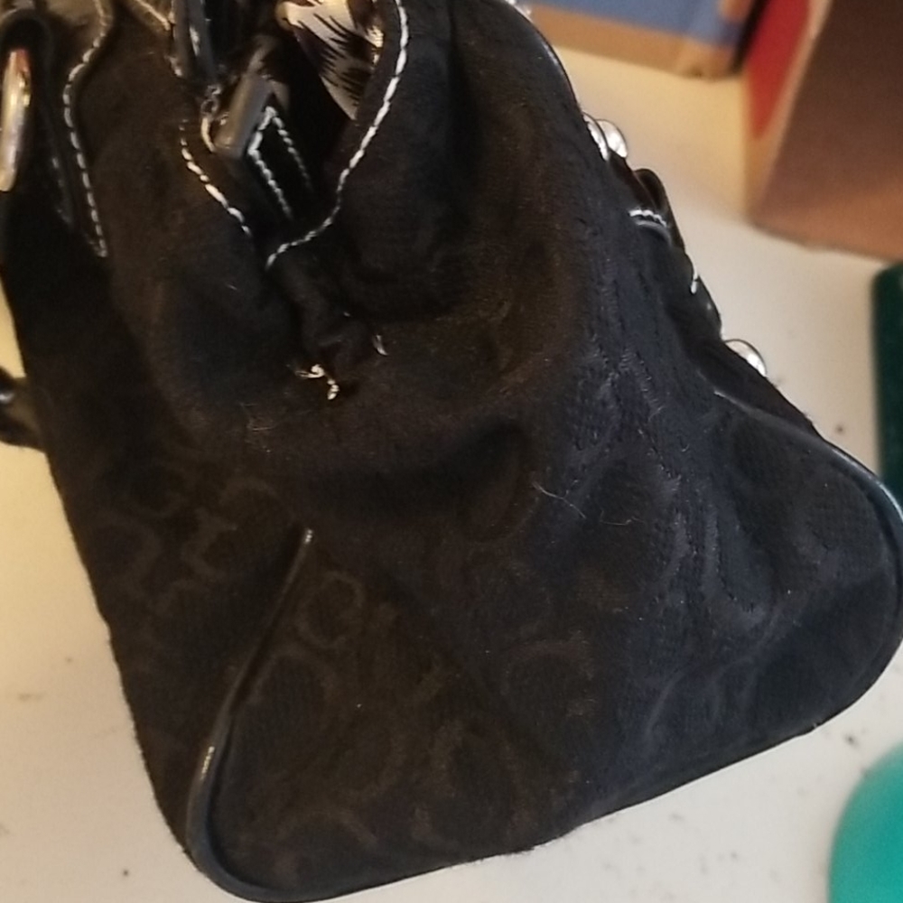 Guess purse - Picture 16 of 16